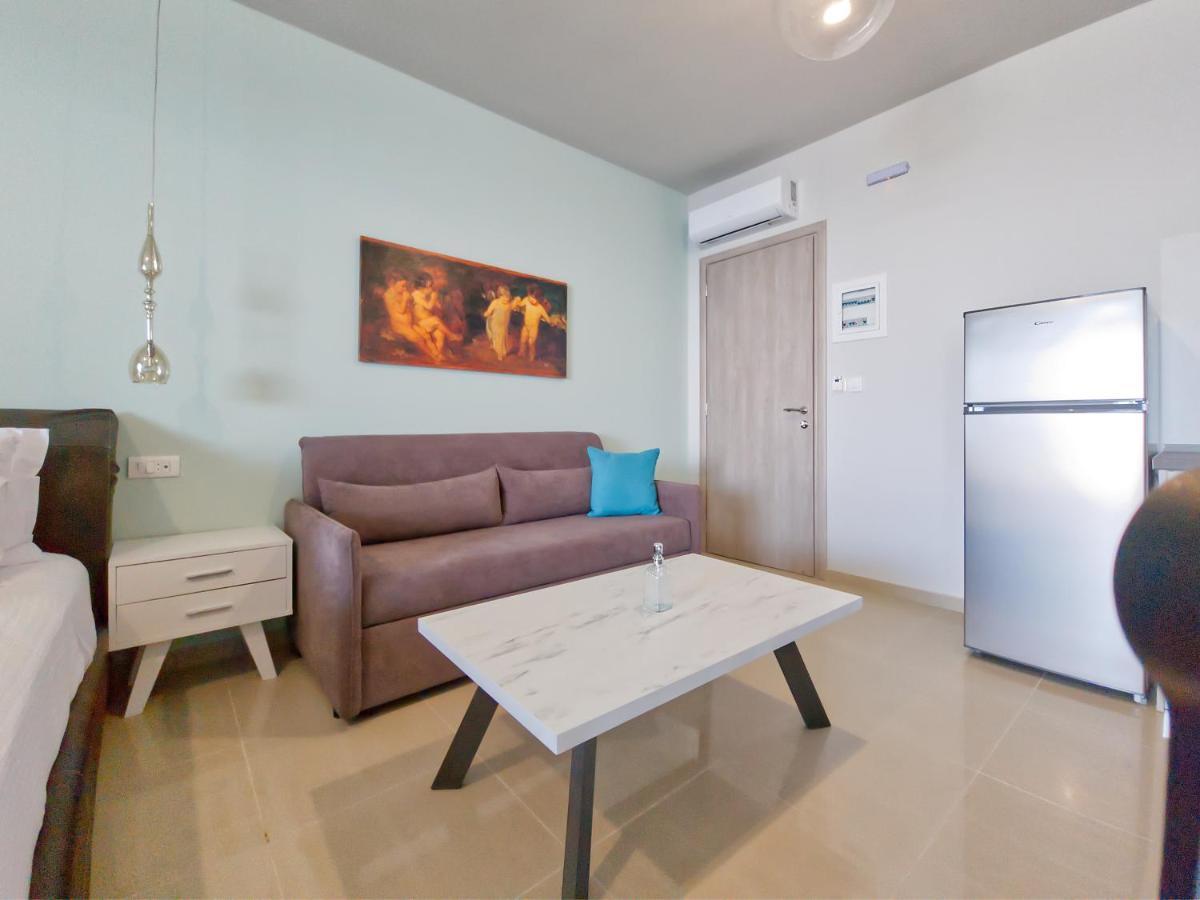 Epipleon Luxury Suites: Seafront Rooms with Spacious Verandas Nafpaktos Exterior photo